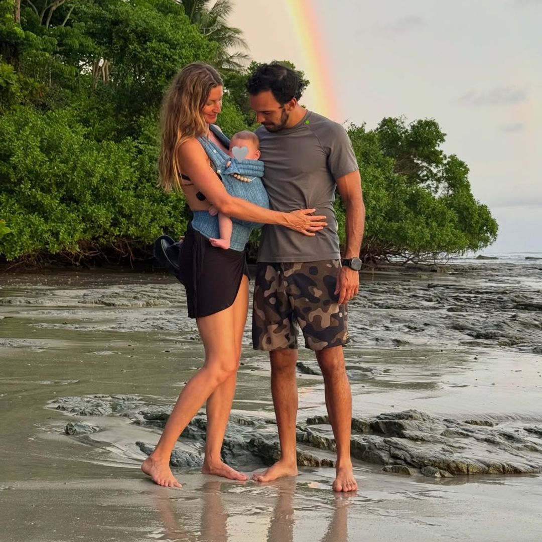 Gisele Bündchen goes on bike ride with Joaquim Valente in Rio