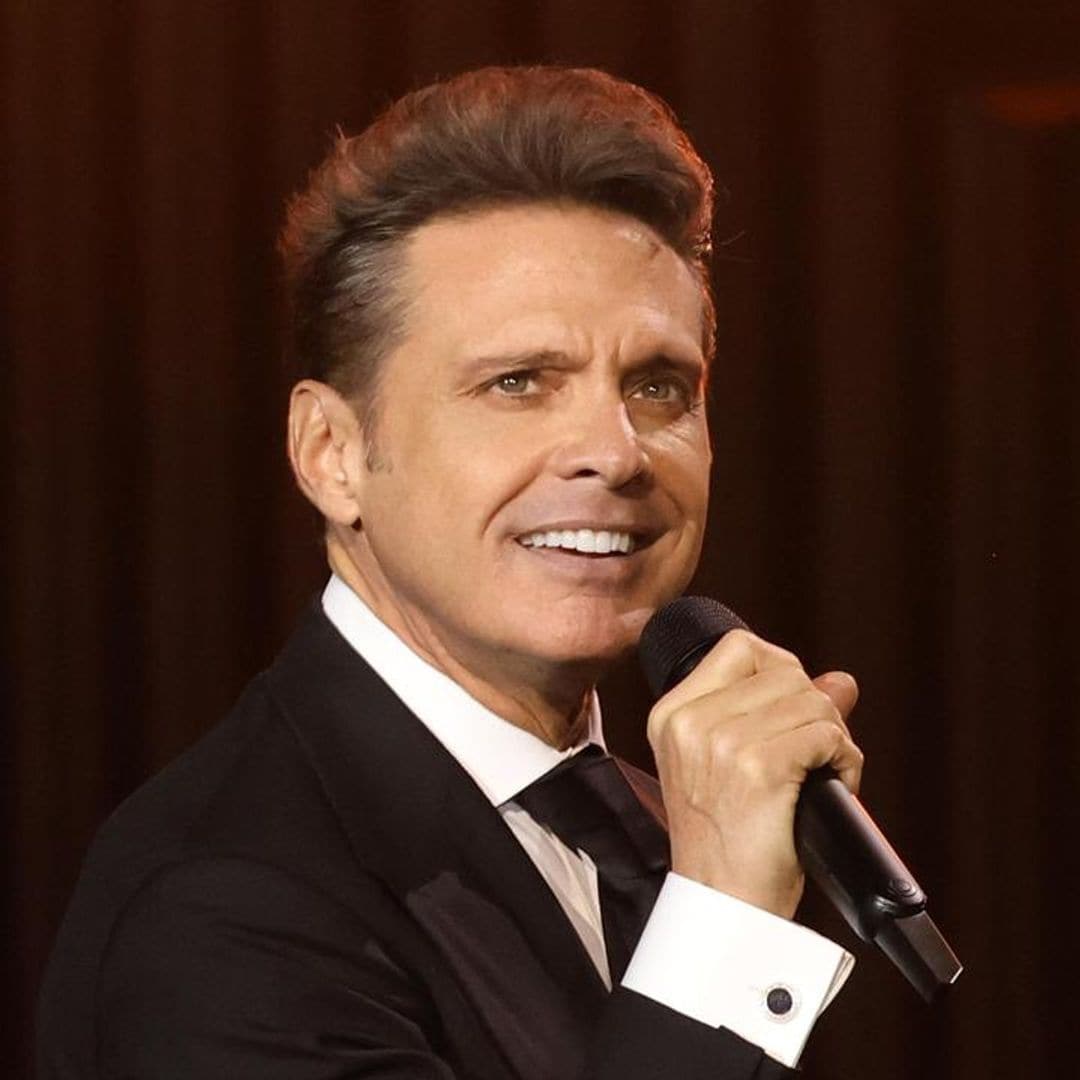 Luis Miguel charms fans in the Dominican Republic with his surprise personal greetings