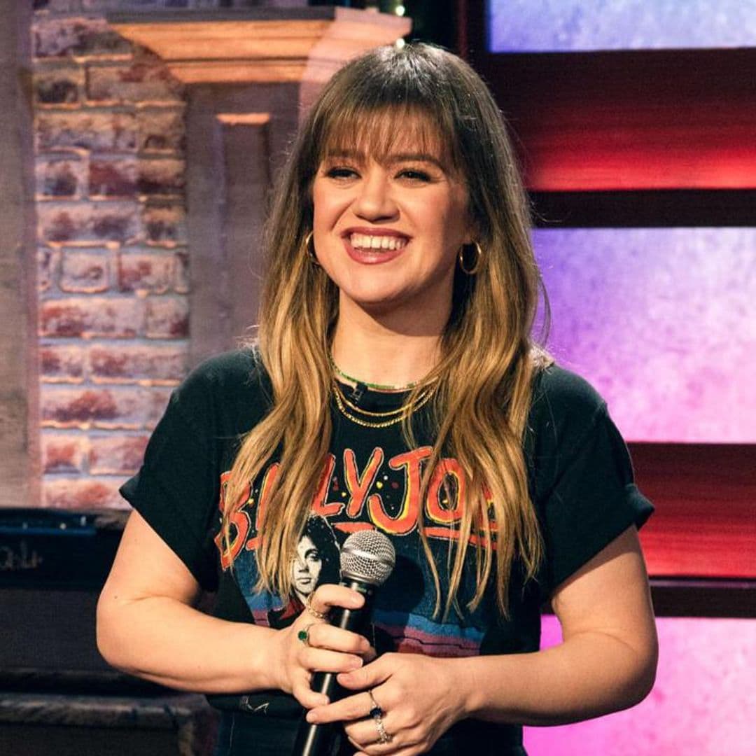 Kelly Clarkson shares new images that show off her weight loss progress