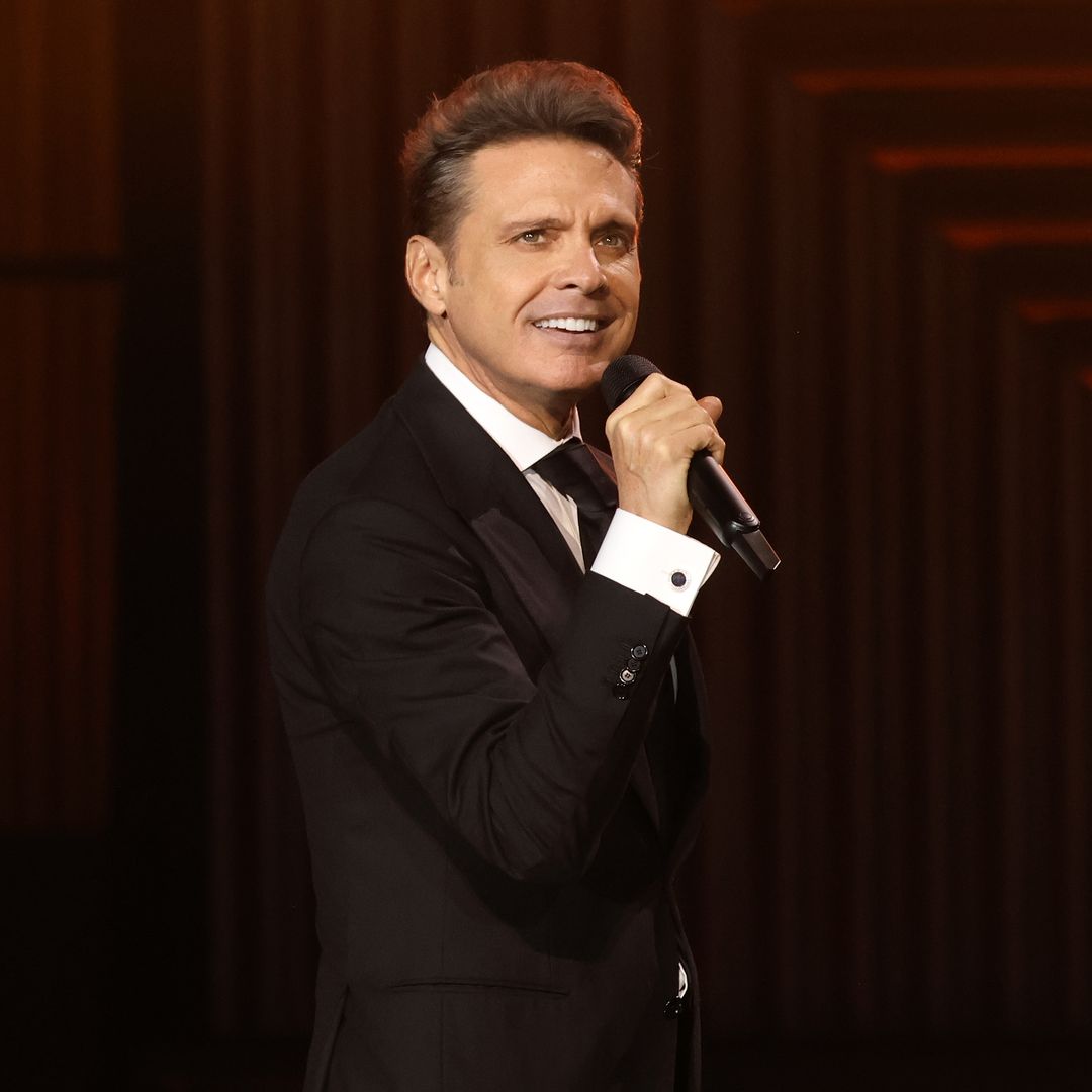 Luis Miguel reappears looking incredible and elegant just days before his 55th birthday