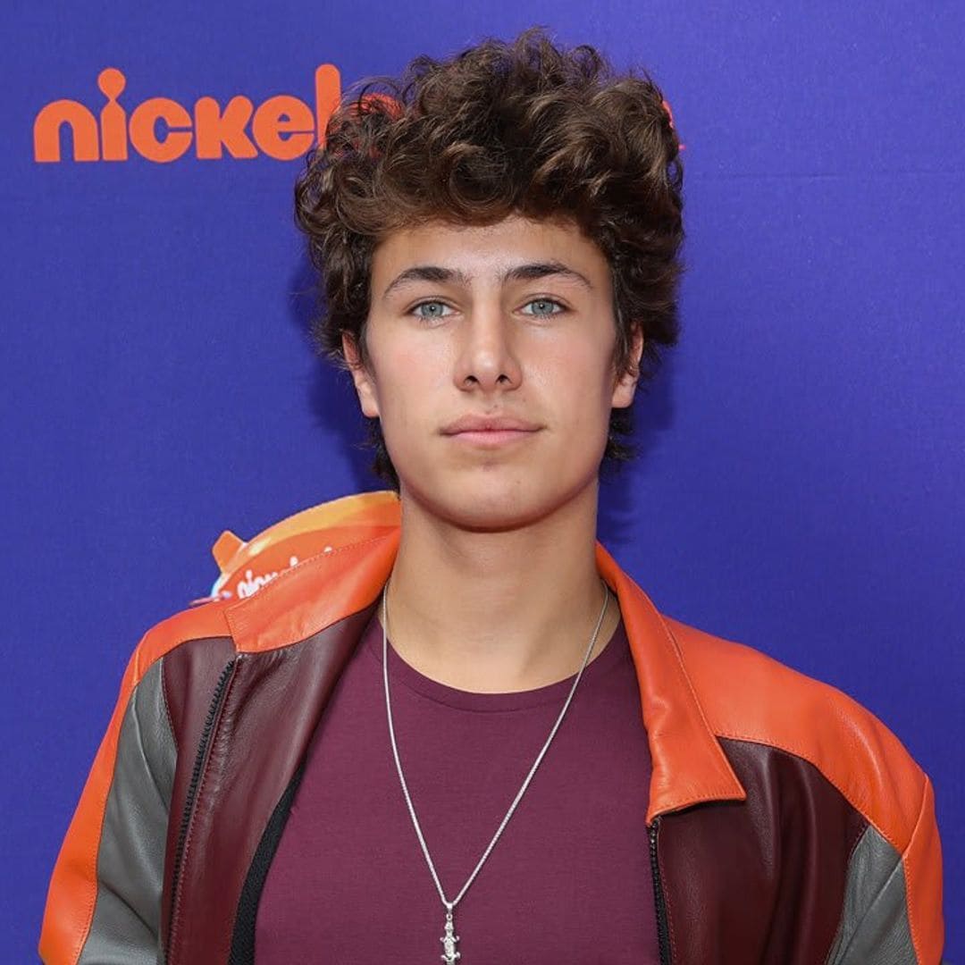 Juanpa Zurita shows off new abs and what two months in quarantine has done to his body