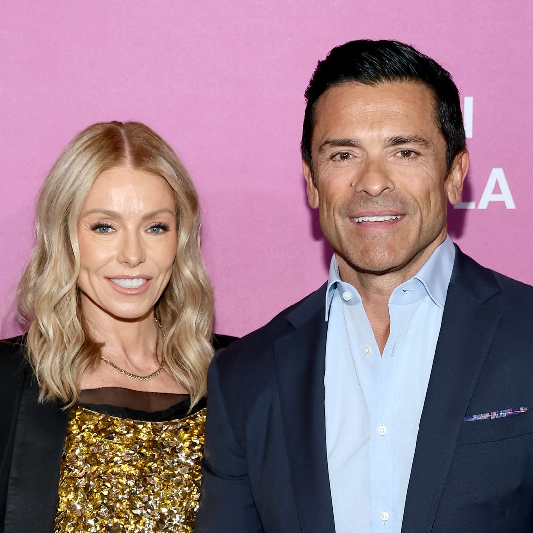 Kelly Ripa reveals the raunchy dinosaur card she once gave Mark Consuelos