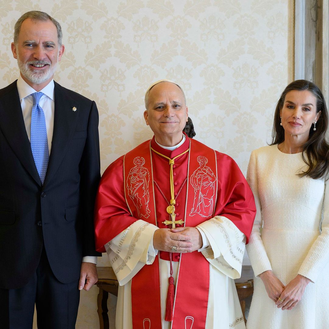 Felipe VI steps in for Queen Sofía at Pope Leo XIV’s farewell following a last minute change