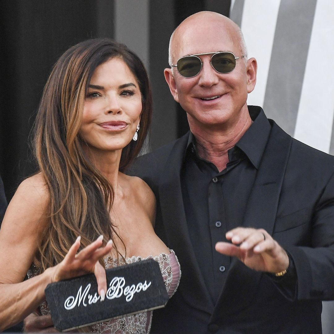 Lauren Sánchez’s latest look Reveals a secret: A vintage dress and a black clutch with a message