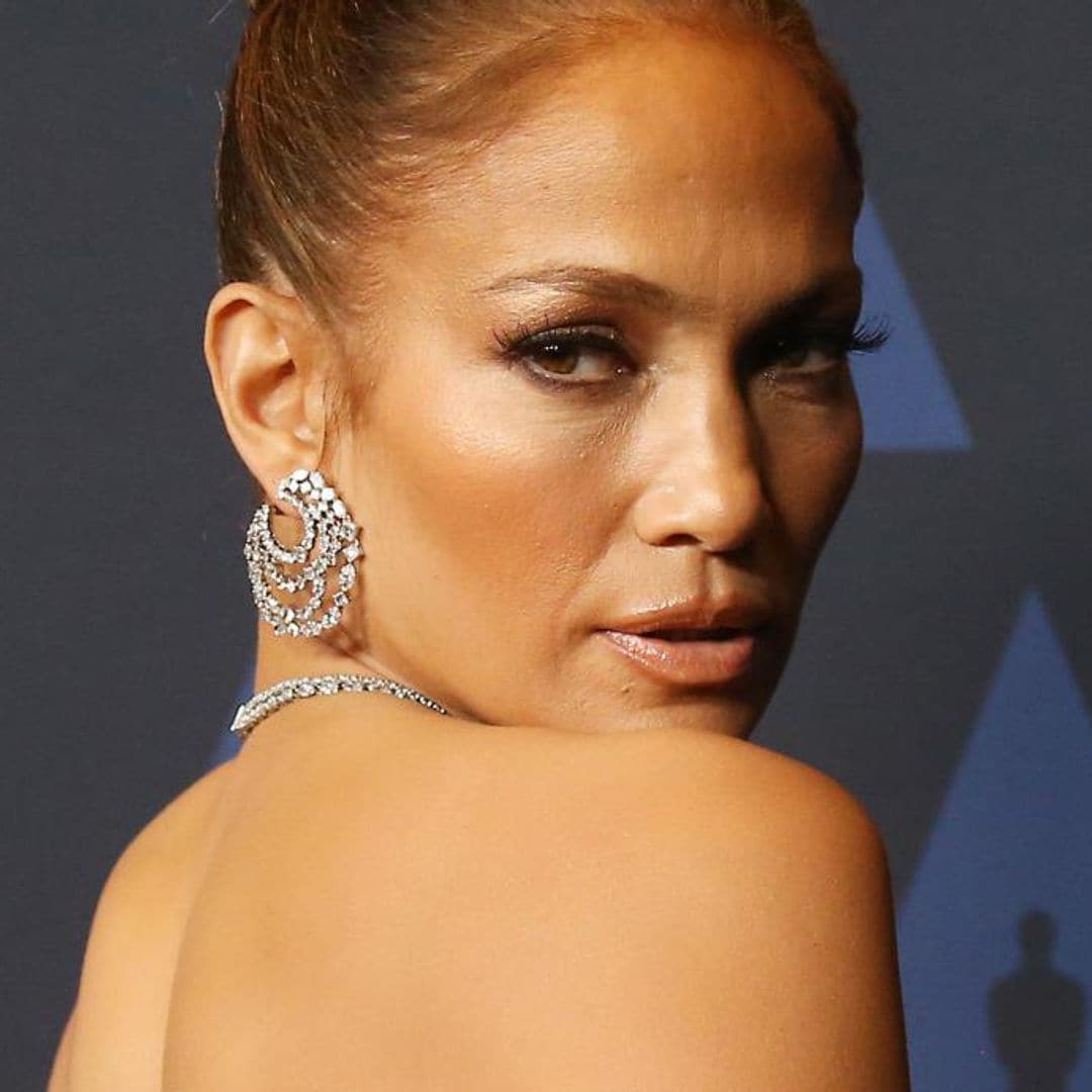Jennifer Lopez stuns in revealing swimsuit in her favorite color