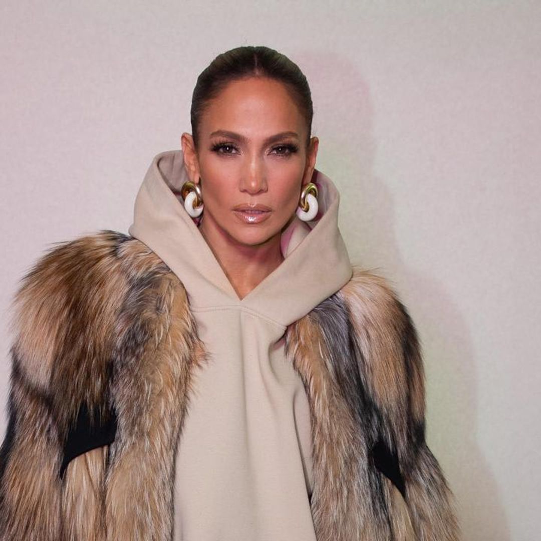 Jennifer Lopez tells Kelly Clarkson she’s one of her favorite singers