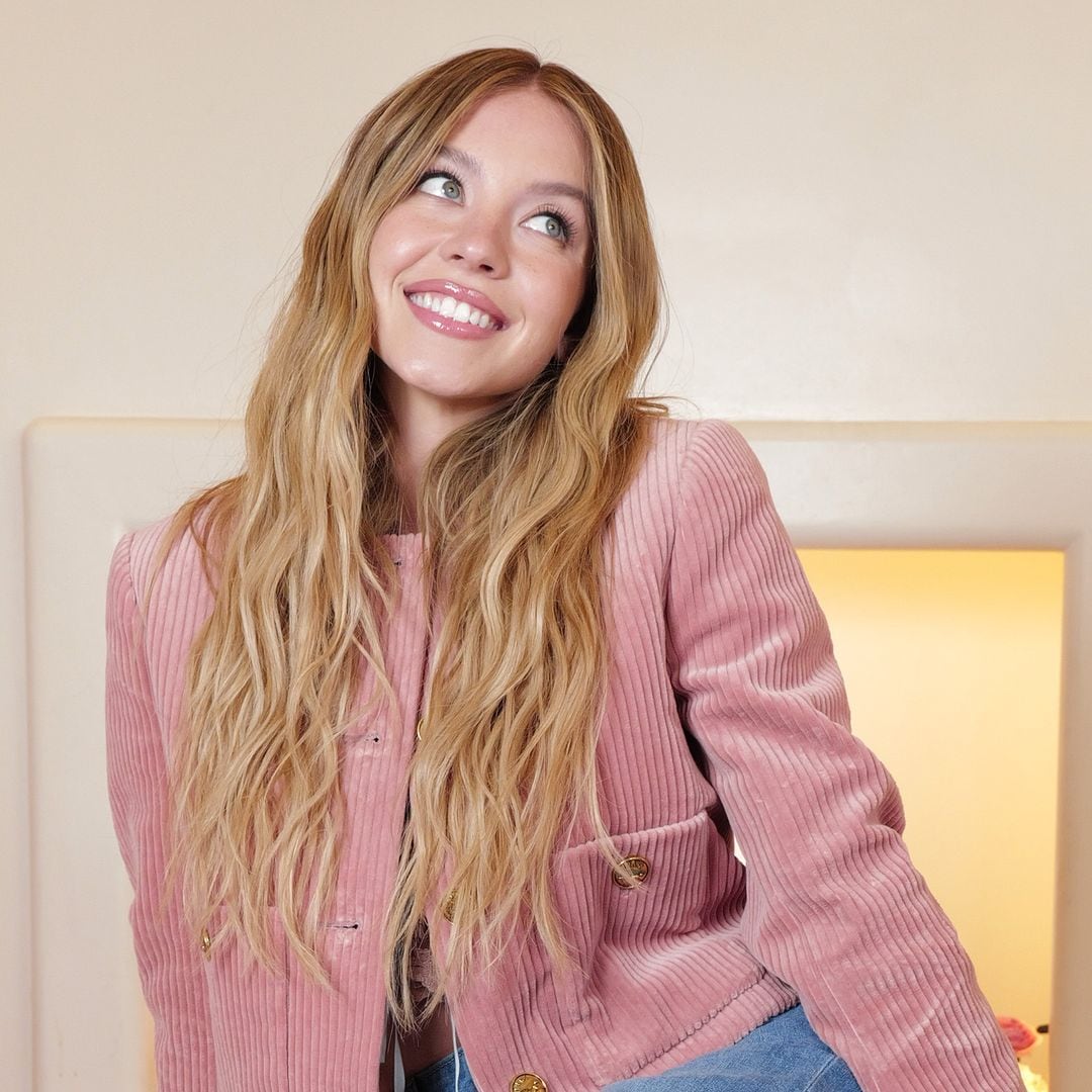 Sydney Sweeney is all smiles in miniskirt during romantic night out with Scooter Braun