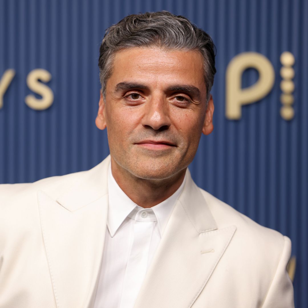Oscar Isaac’s Emmys look gives rich, relaxed leading-man energy