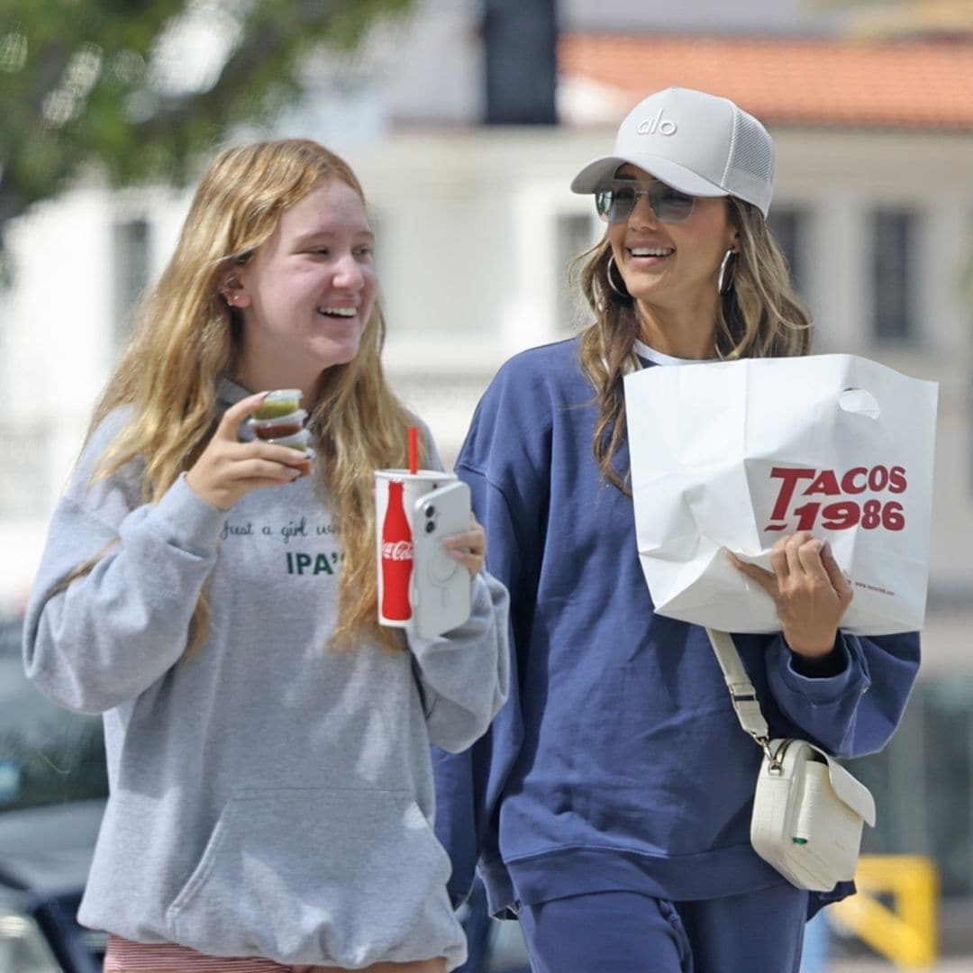 Jessica Alba looks like her daughter Haven's big sister while on a Los Angeles taco run