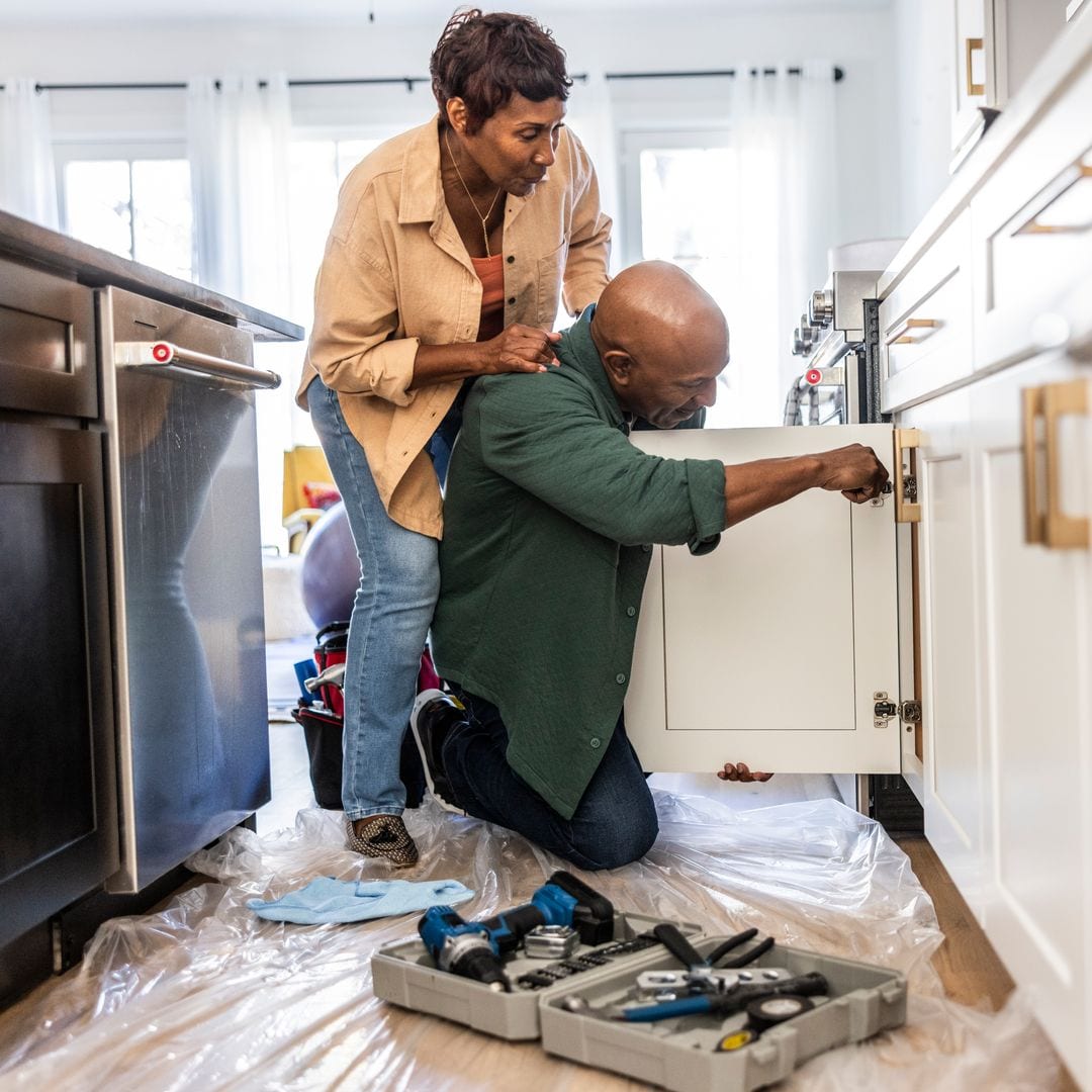 Landlord or Renter: Who handles the repairs? 6 real estate experts reveal the truth