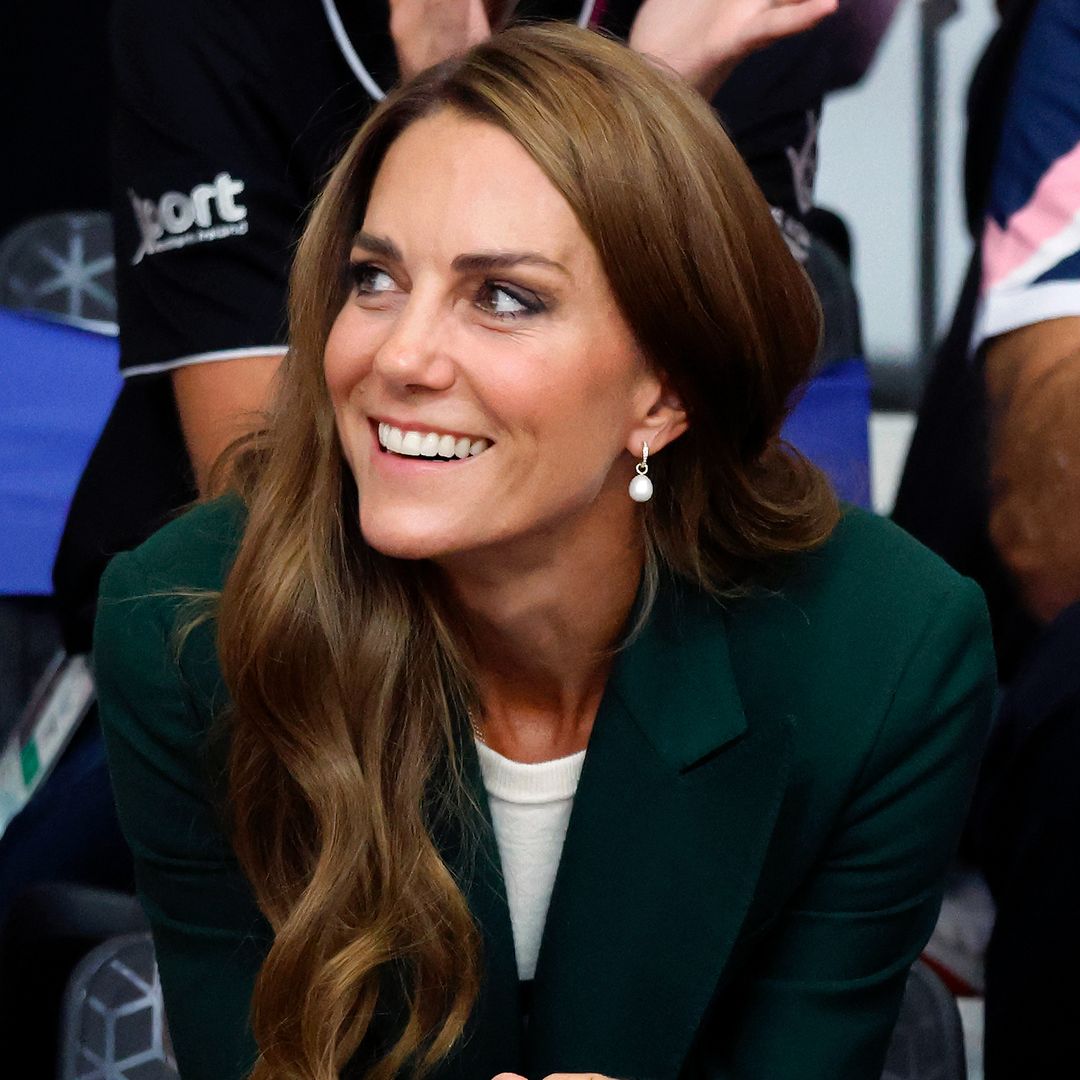 Kate Middleton's Glasgow jewelry was a hidden tribute to Queen Elizabeth and her kids