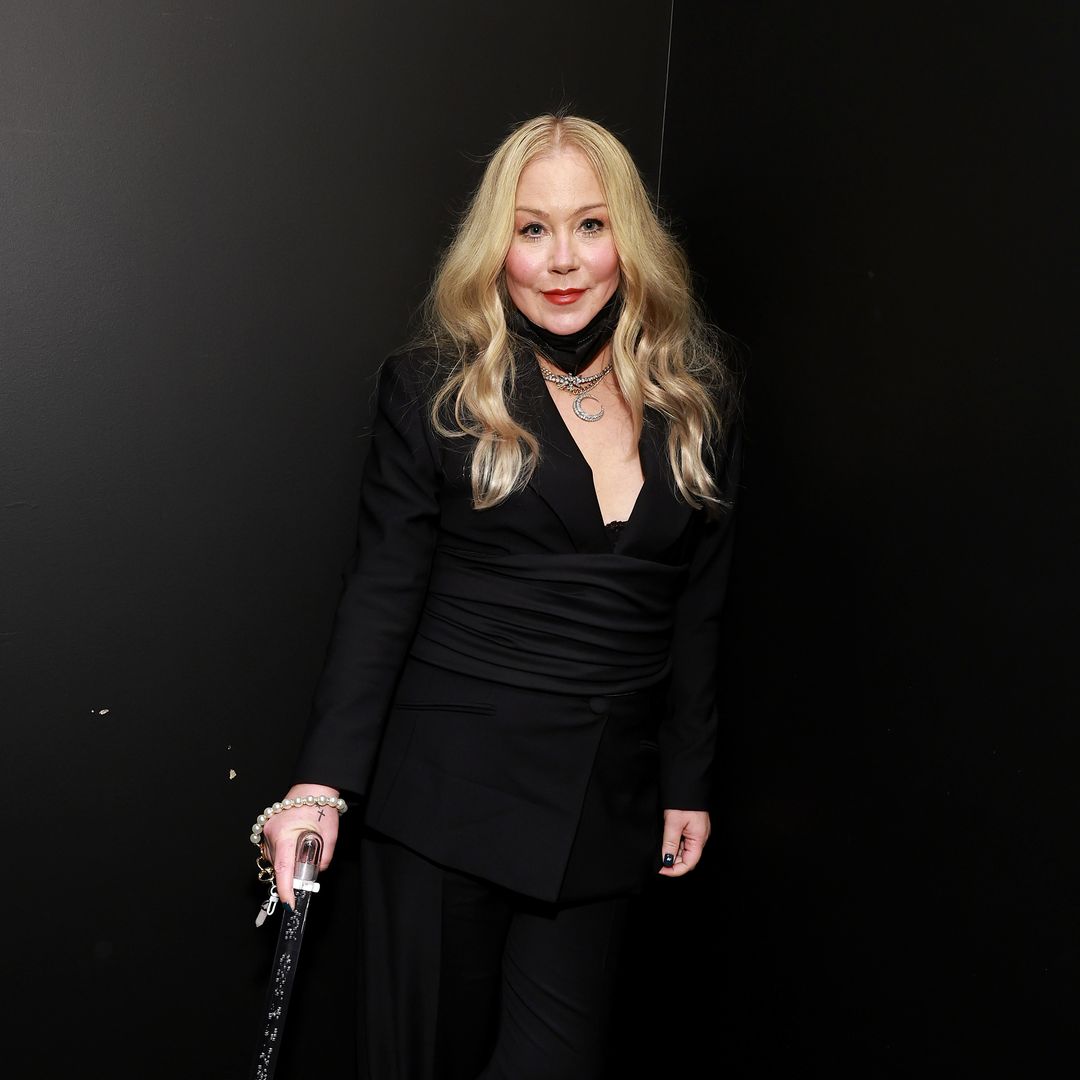 Christina Applegate reveals a brand-new style following a four-month stay in the hospital