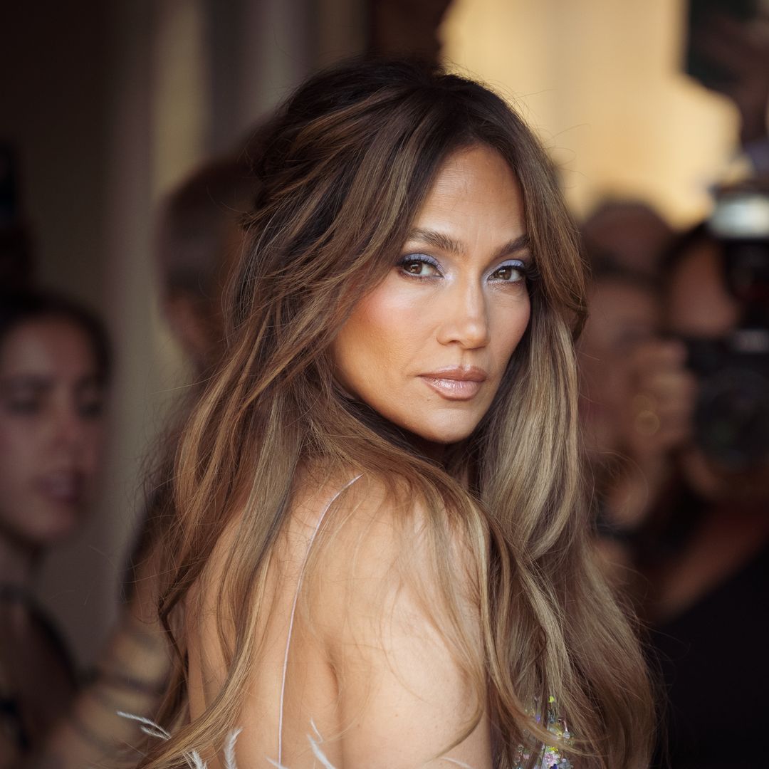 Jennifer Lopez's lookalike just went viral for her mugshot: 'There's a glitch in the matrix'