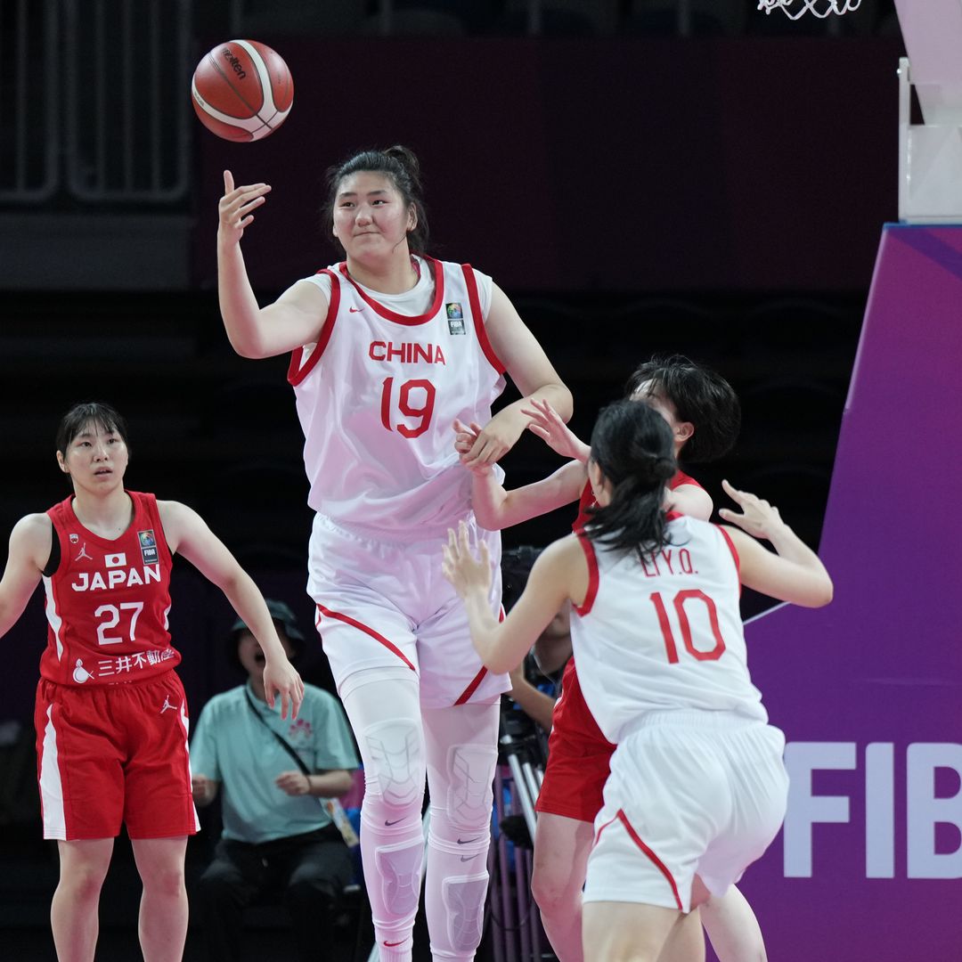 Teenage basketball player goes viral for her towering 7 foot 3 stature and skills