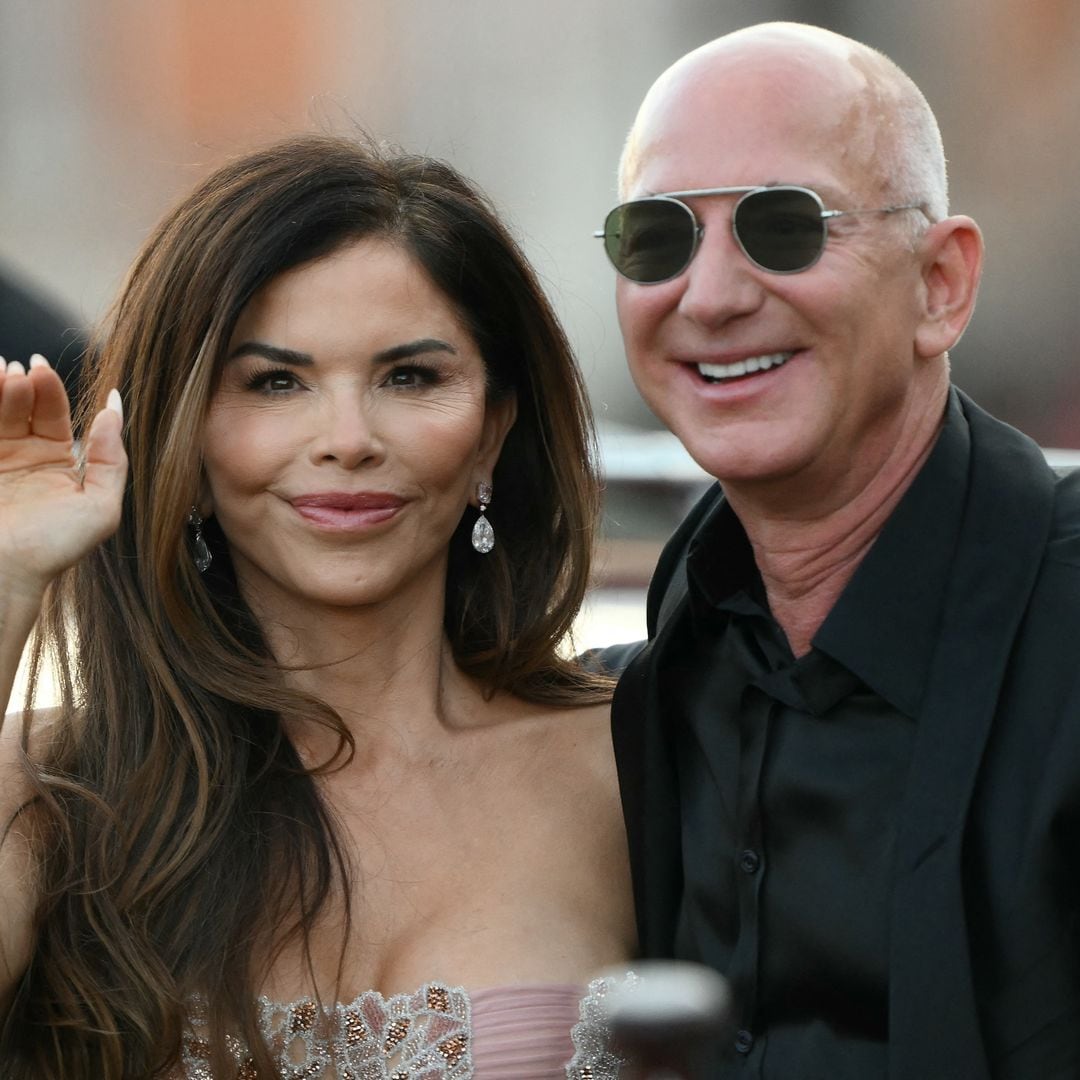 Lauren Sanchez Bezos enjoys her honeymoon with a dance in the French Riviera