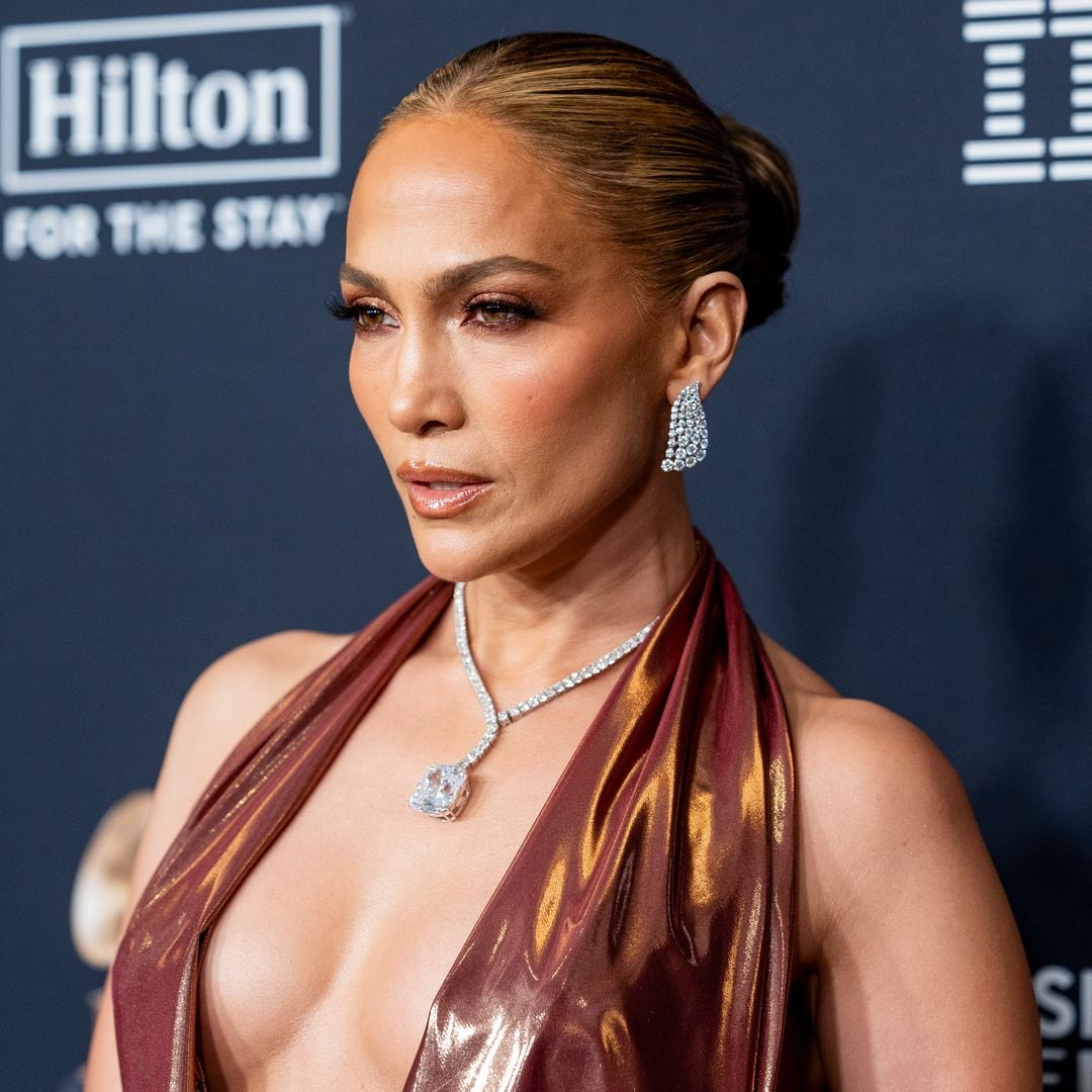 Jennifer Lopez is unrecognizable after glam transformation: Fans confuse her with another pop star