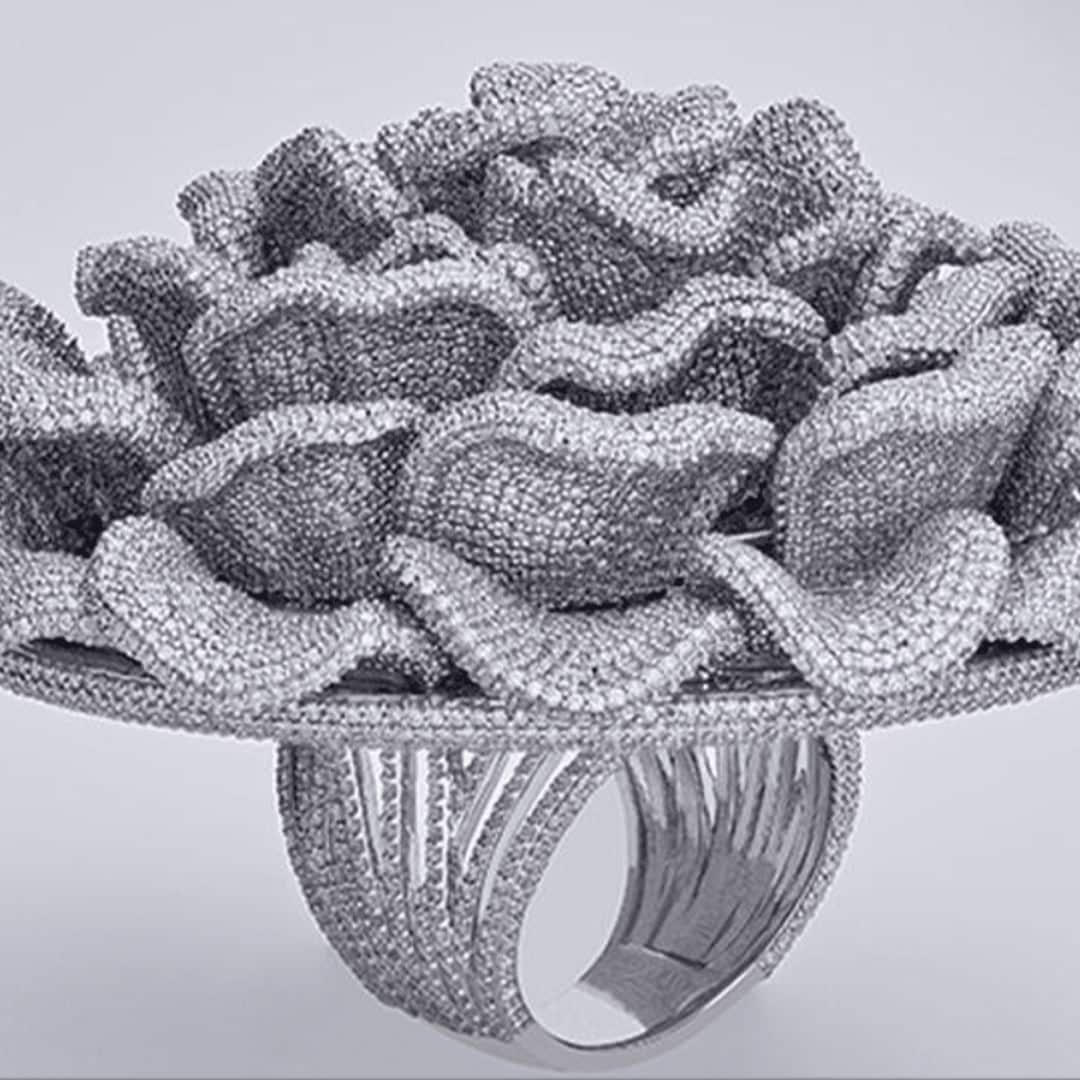 The most sparkling ring: Featuring over 24.000 diamonds, this ring broke a new world record