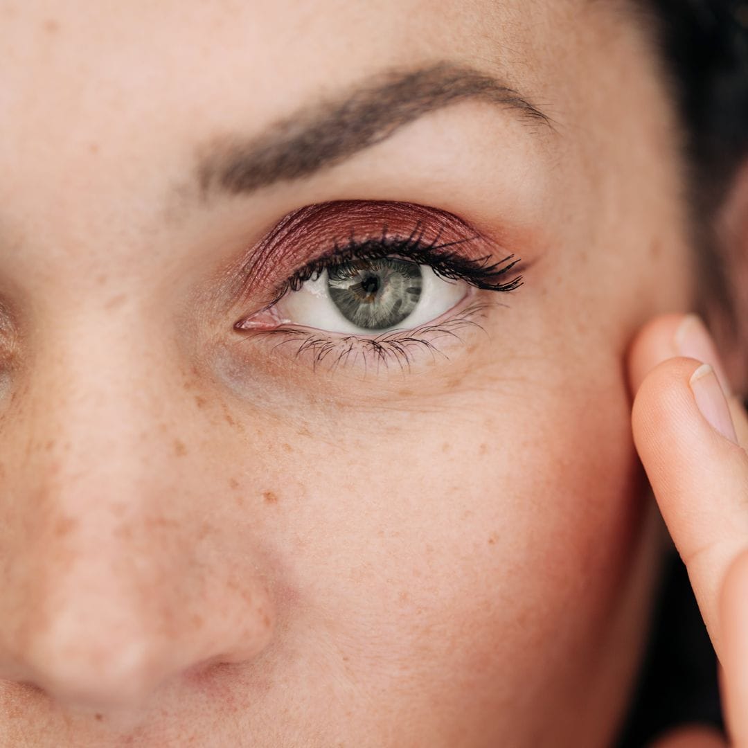 Under-eye makeup tricks that reduce bags and dark circles for a refreshed, 8-hour-sleep effect