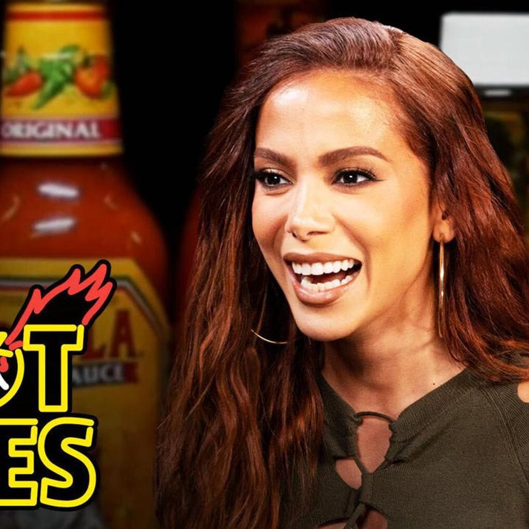 Anitta curses in Portuguese as she eats hot wings
