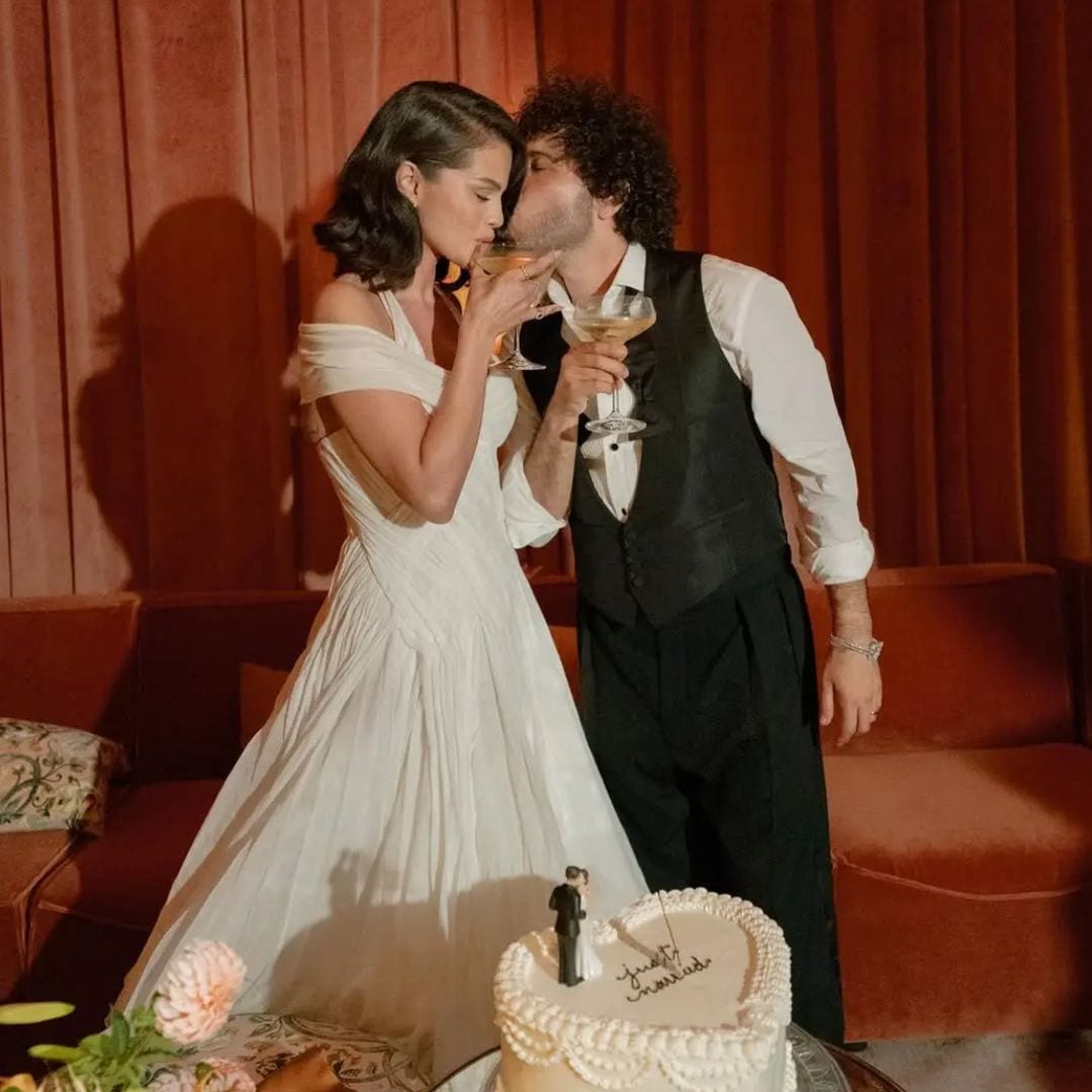 Selena Gomez danced barefoot during her wedding to Benny Blanco [PHOTOS]