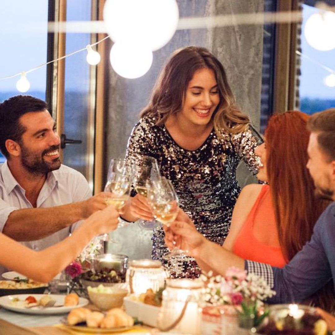 Organize the perfect dinner party in 3 easy steps