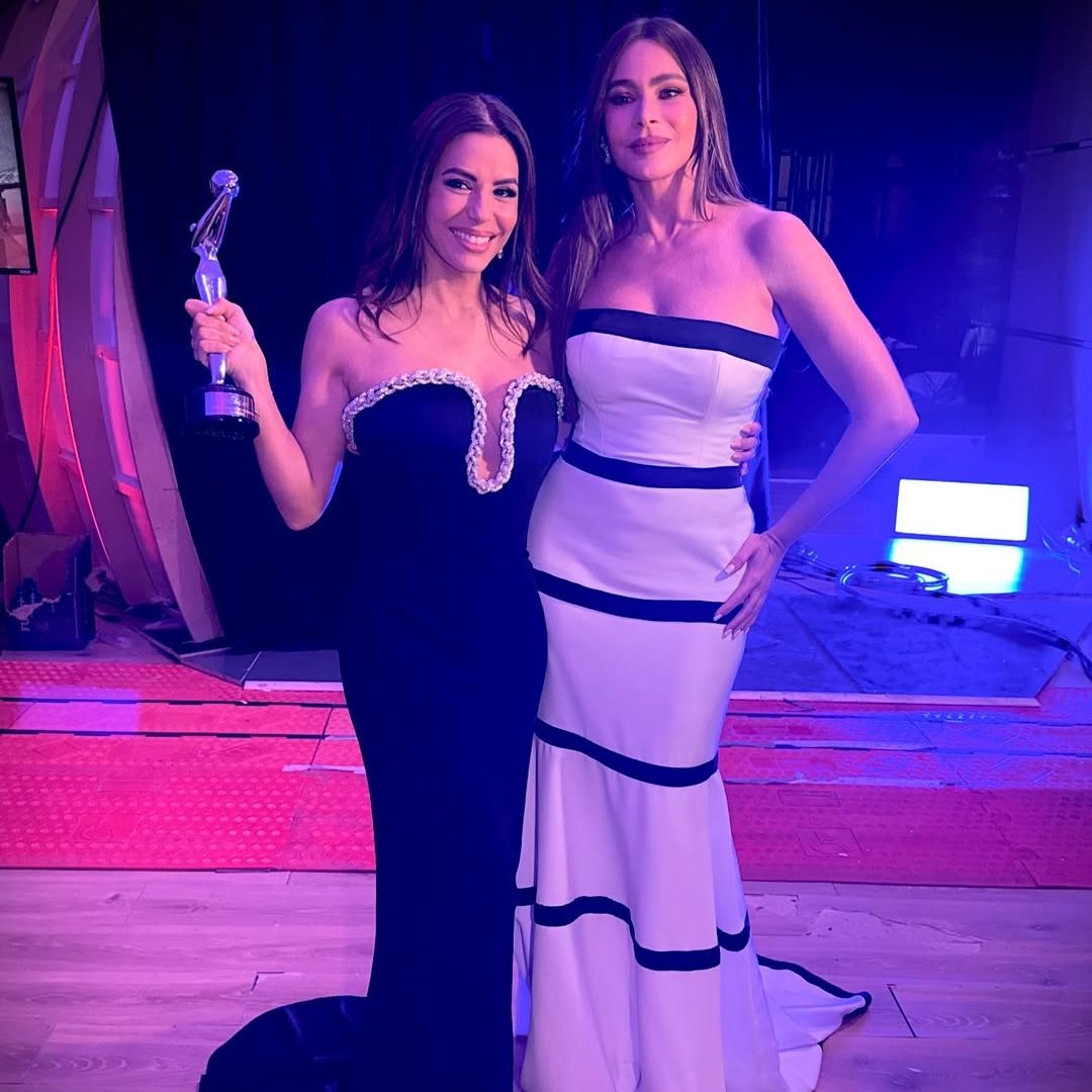 Sofia Vergara's stunning surprise honors Eva Longoria at Platino Awards