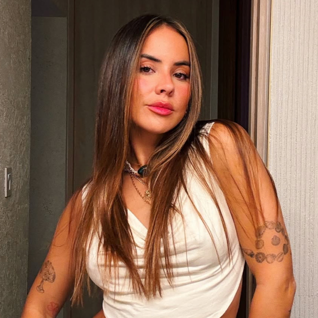 Bad Bunny’s girlfriend Gabriela Berlingeri wears schoolgirl-inspired mini skirt and soft glam beauty look
