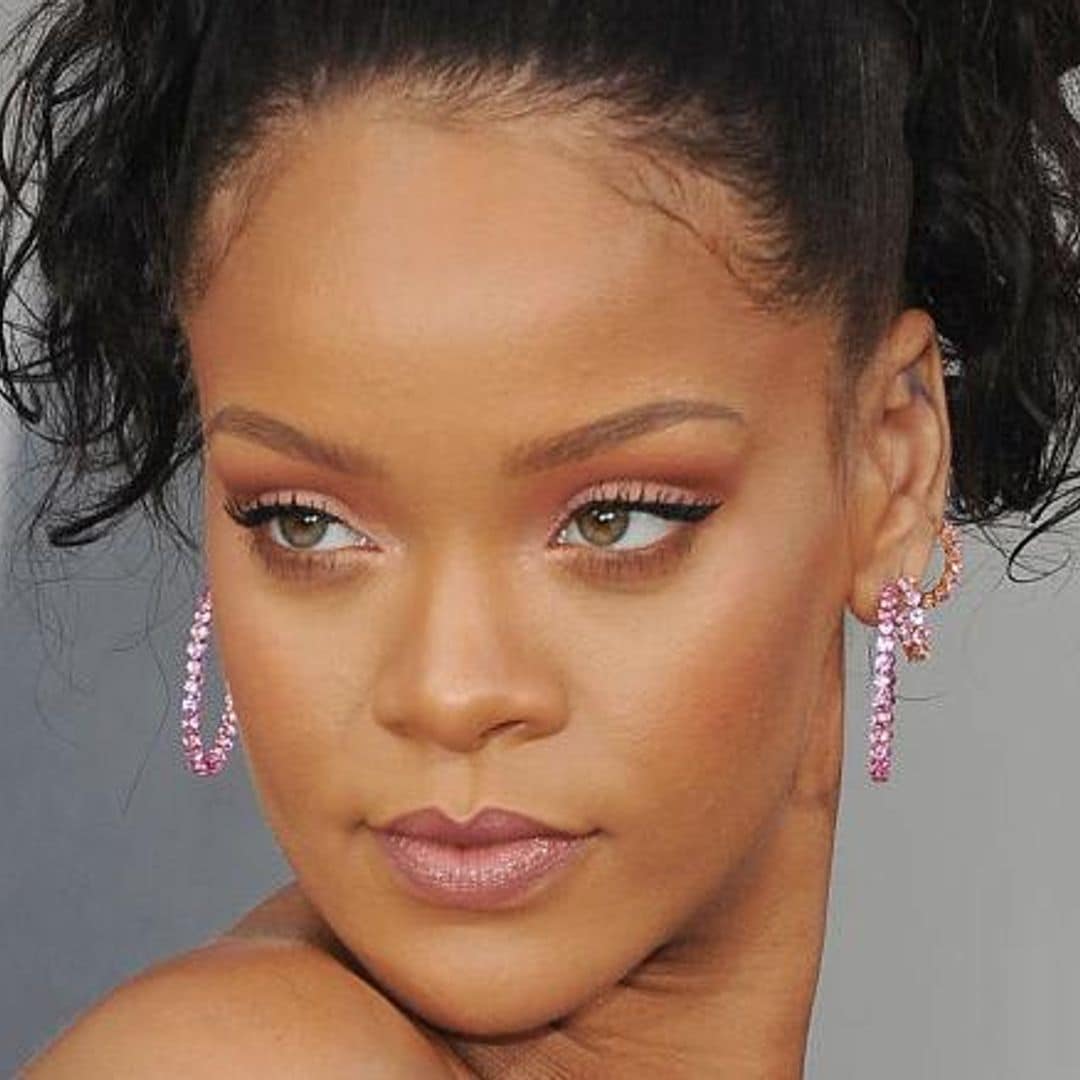 Rihanna shows us how to get a trendy makeup look in just 10 minutes