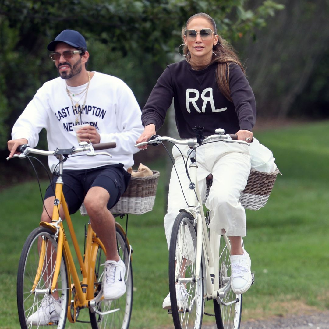 Jennifer Lopez spends the weekend with good company in the Hamptons