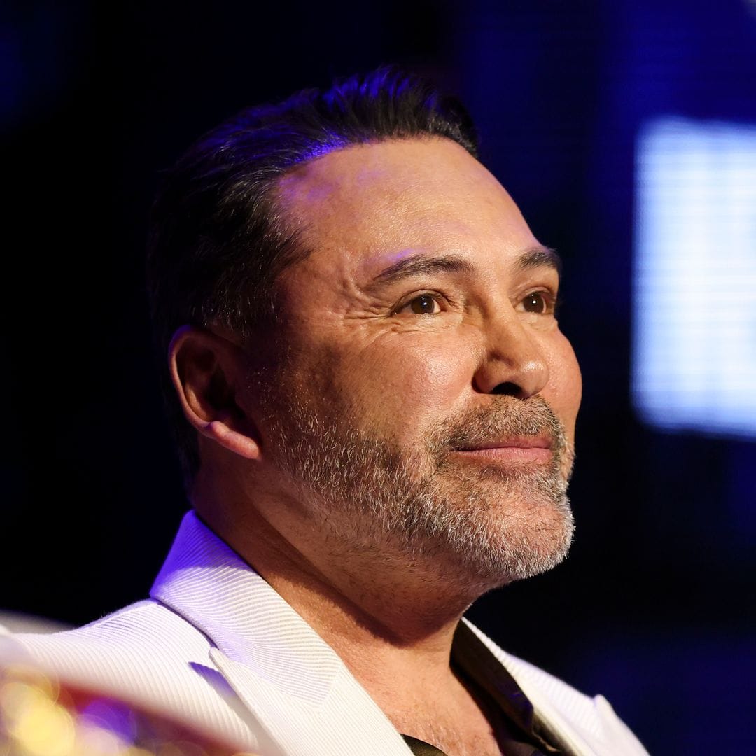 Oscar De La Hoya shares raw post-laser face from inside a hyperbaric chamber