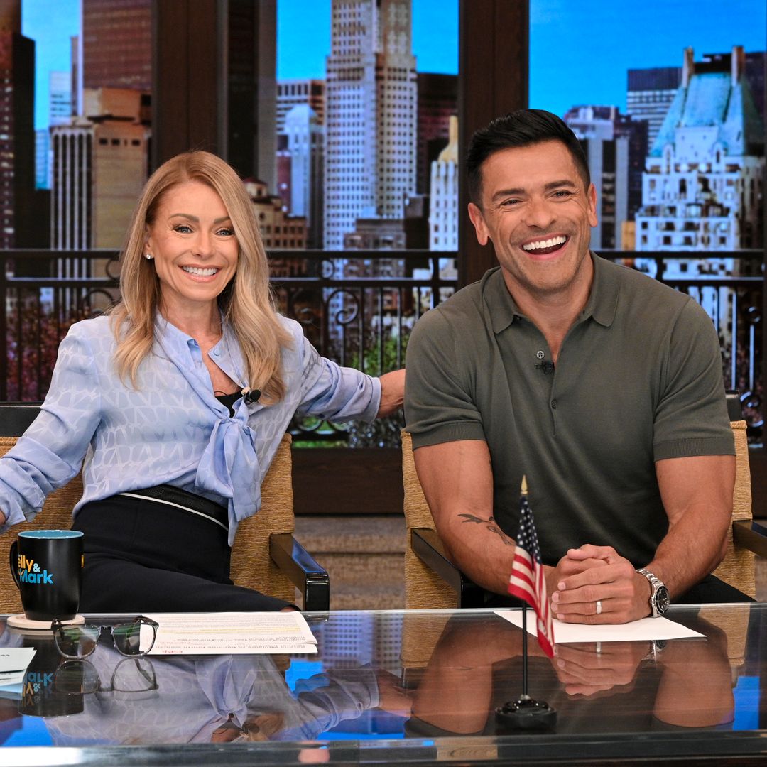Kelly Ripa hilariously reveals that Mark Consuelos took their young son to Hooters