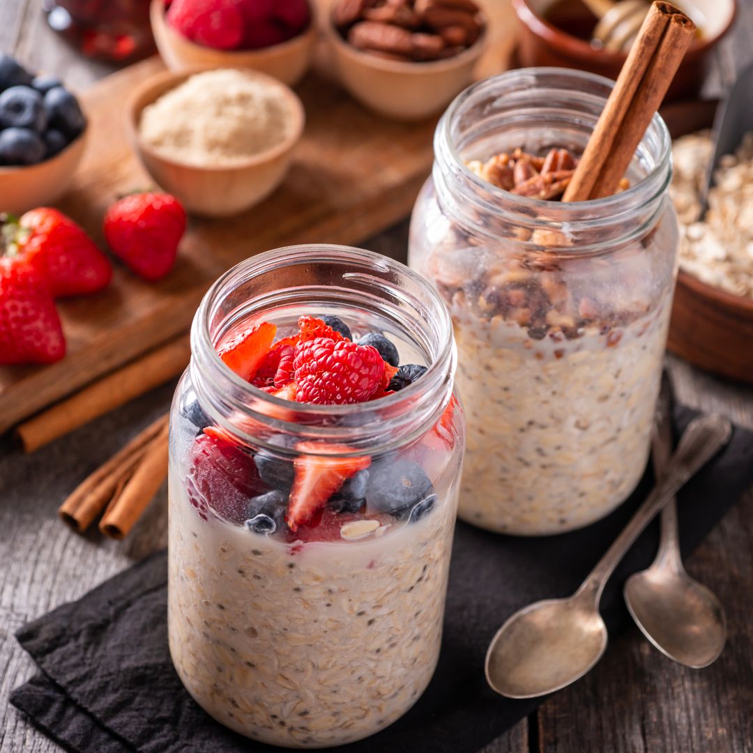 Overnight oats with berries and vanilla