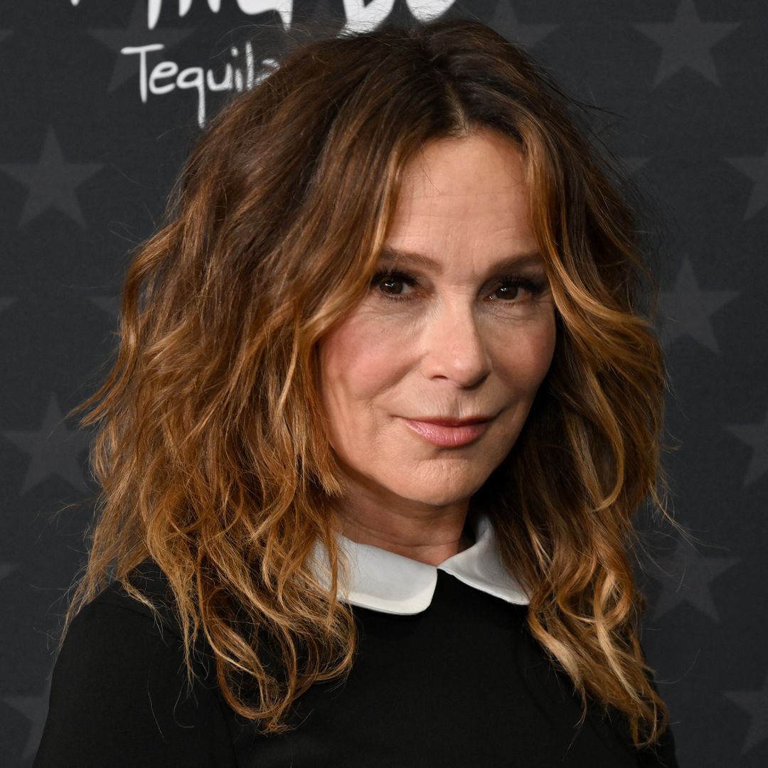 Jennifer Grey honors mother Jo Wilder, who died "by her own choosing" after cancer diagnosis