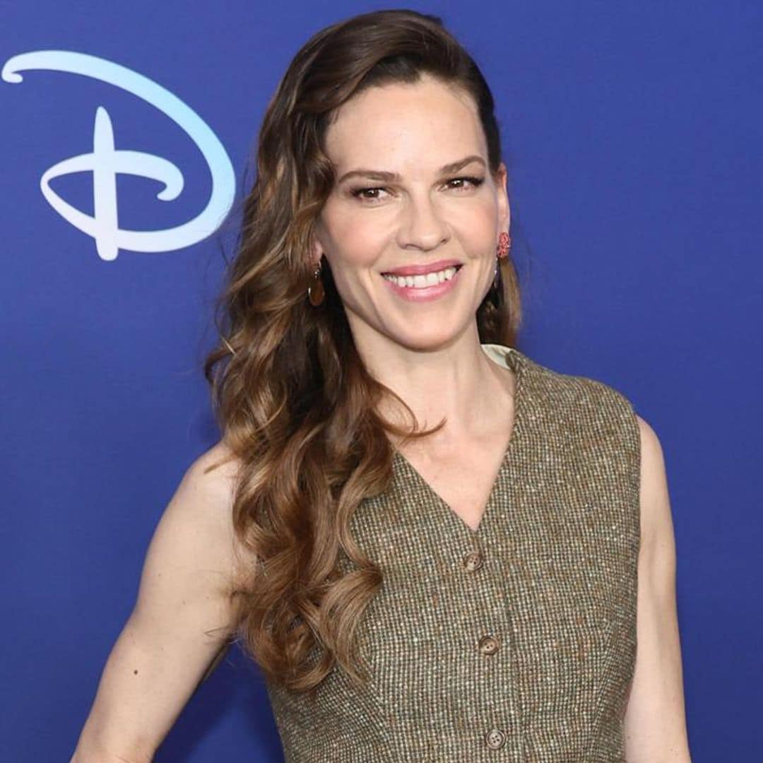Hilary Swank reveals pregnancy! The actress is expecting twins