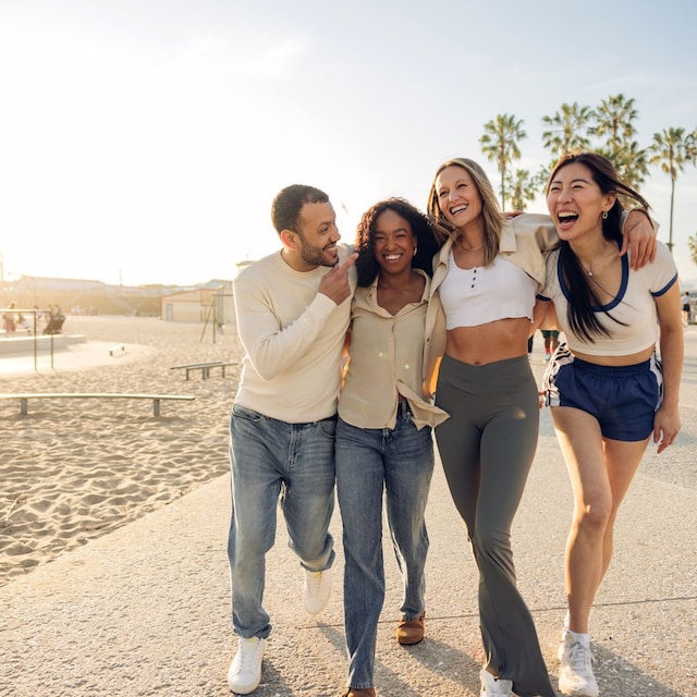 SoCal vacations, group of friends visiting Los Angeles and its beaches.