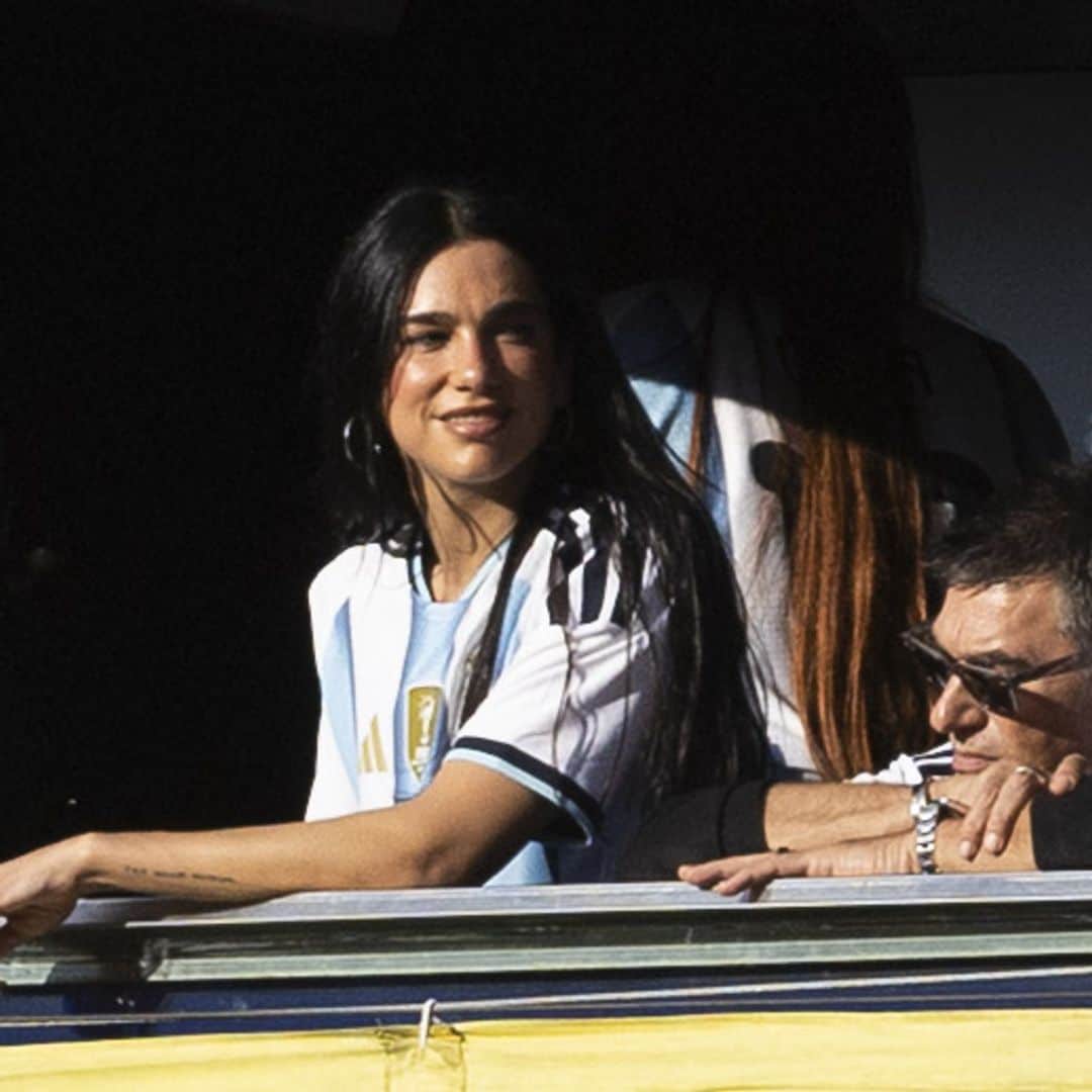 Dua Lipa fascinada con México, baila salsa y pasea por la colonia Roma