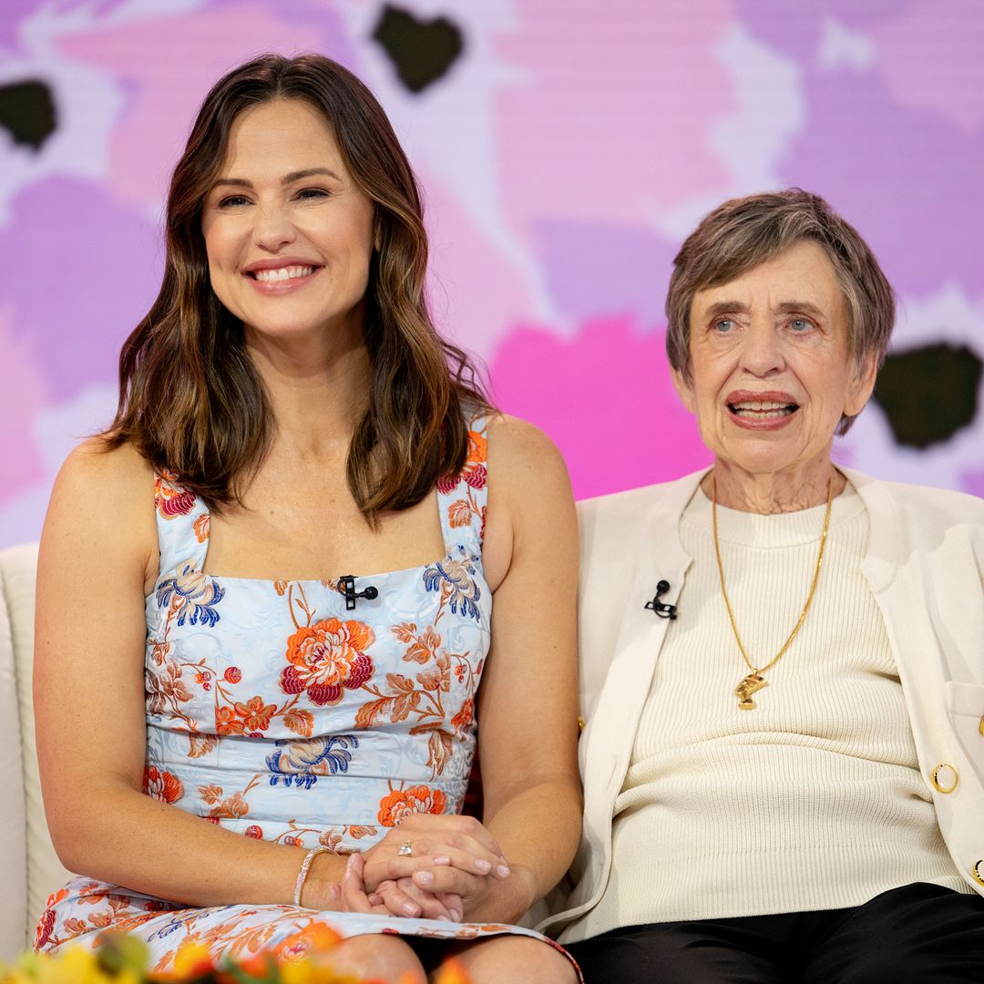 Jennifer Garner’s mom steals the show in her viral cooking series