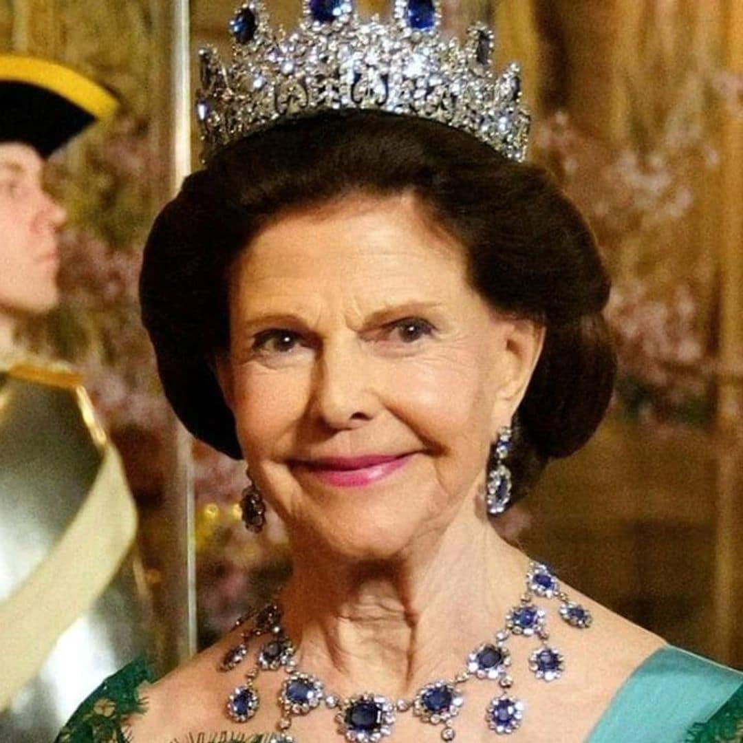 Queen dances to ABBA’s ‘Dancing Queen’