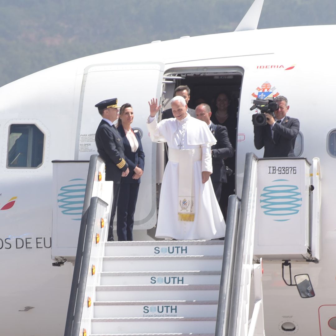 King Felipe VI steps in after Pope Leo XIV is forced to change planes