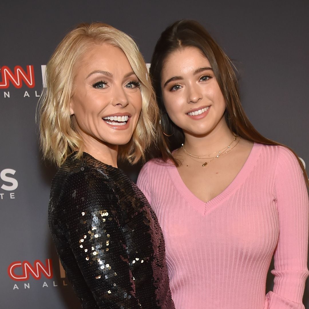 Lola Consuelos wanted mom Kelly Ripa to wear this pleated mini skirt for photoshoot: 'I really try not to, at this age'