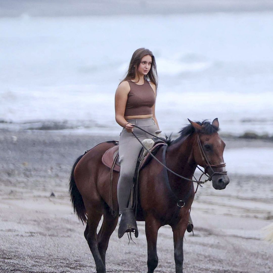 Ivanka Trump’s daughter Arabella goes hands-free during breathtaking horseback ride