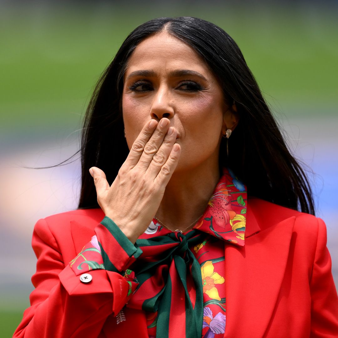 Salma Hayek showed her love for Mexico at the iconic tournament