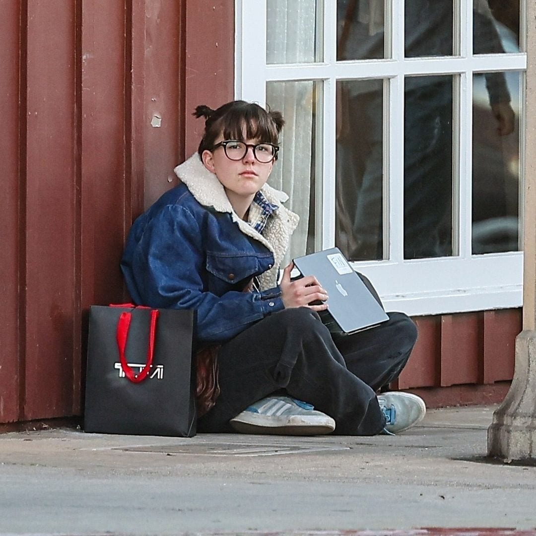 Fin Affleck goes incognito with a cozy, casual look