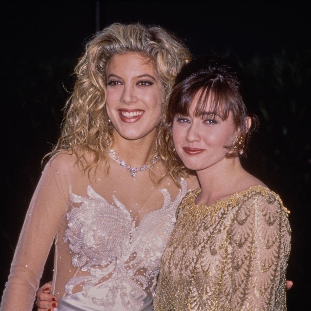 American actresses Tori Spelling and Shannen Doherty at the People's Choice Awards in March 1992.