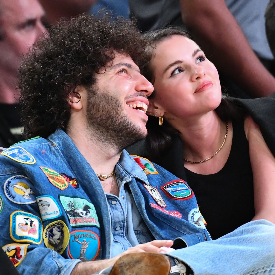 Selena Gomez steals a kiss from Benny Blanco on sweet courtside date