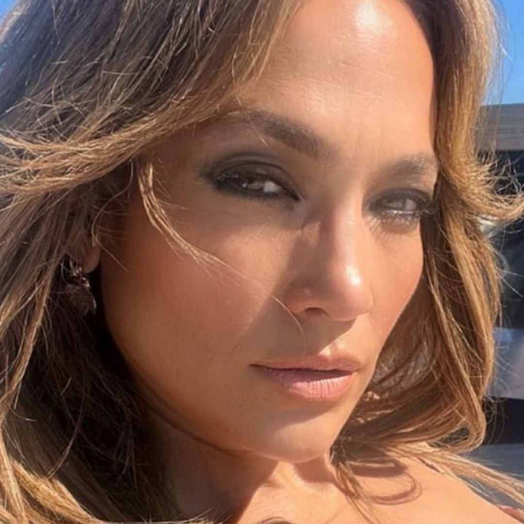 Jennifer Lopez debuts blonde highlights and boho chic look for fall