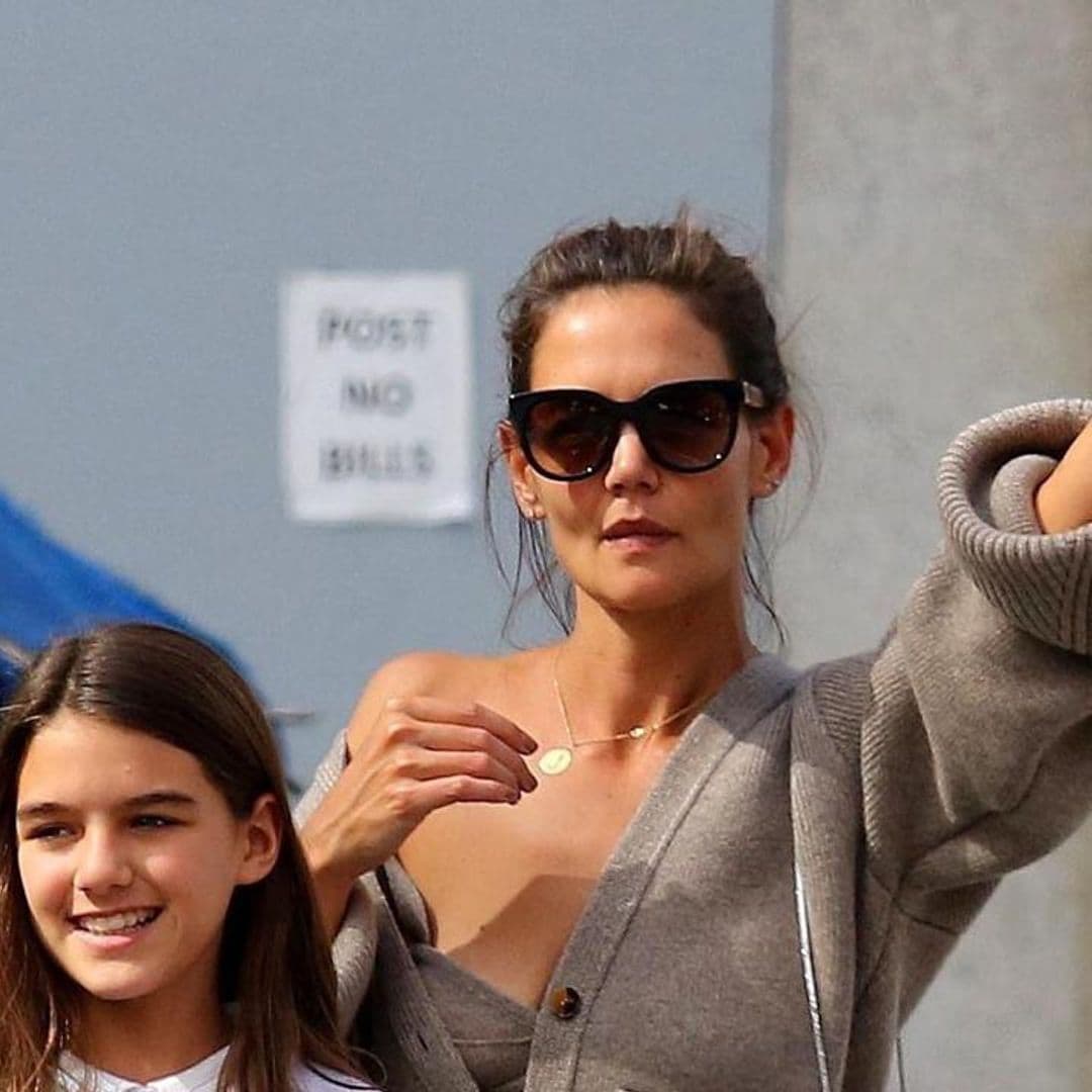 Flashback Friday: Katie Holmes hails a cab in a cashmere bra with Suri Cruise