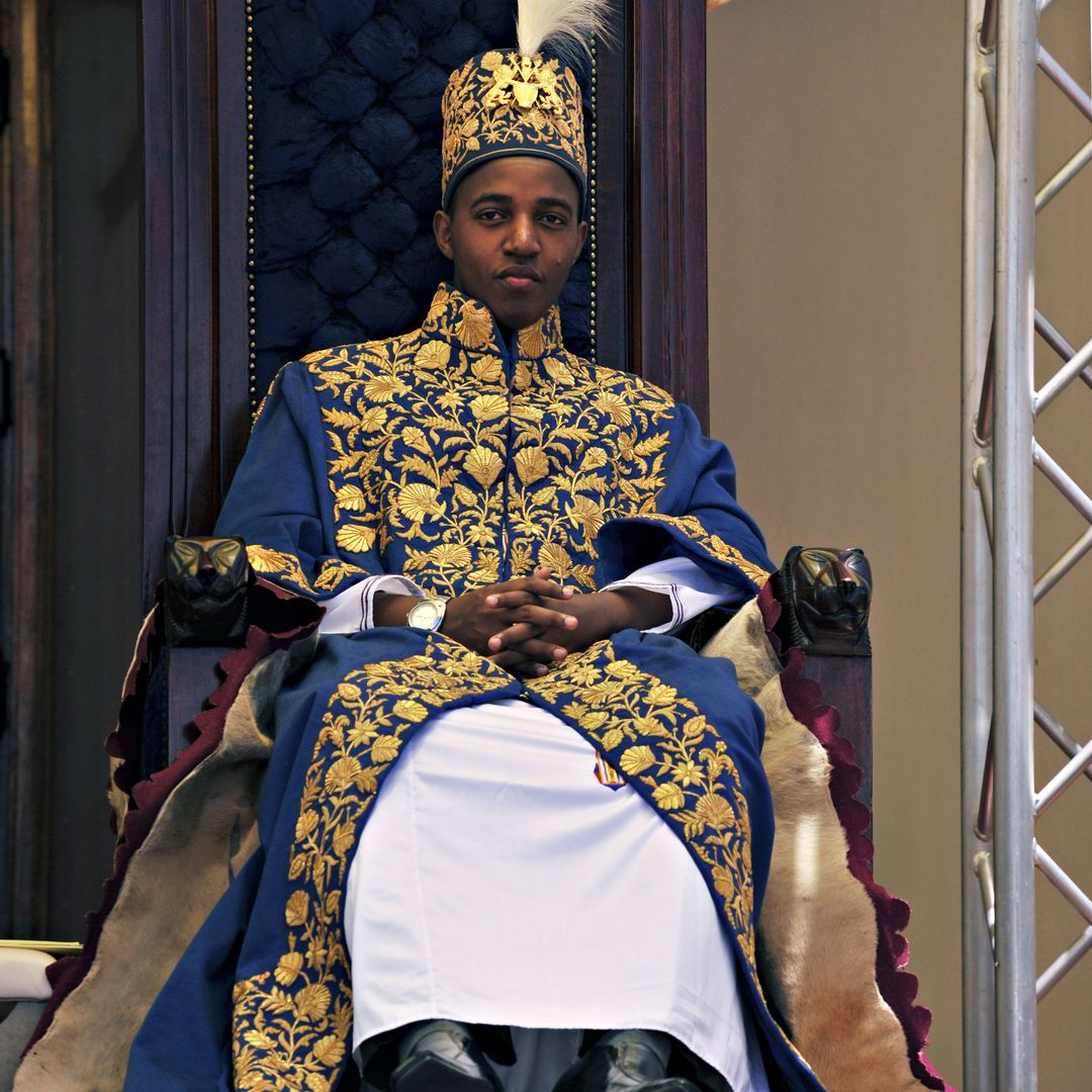 Heartbreaking farewell to the world’s youngest King as his mother mourns