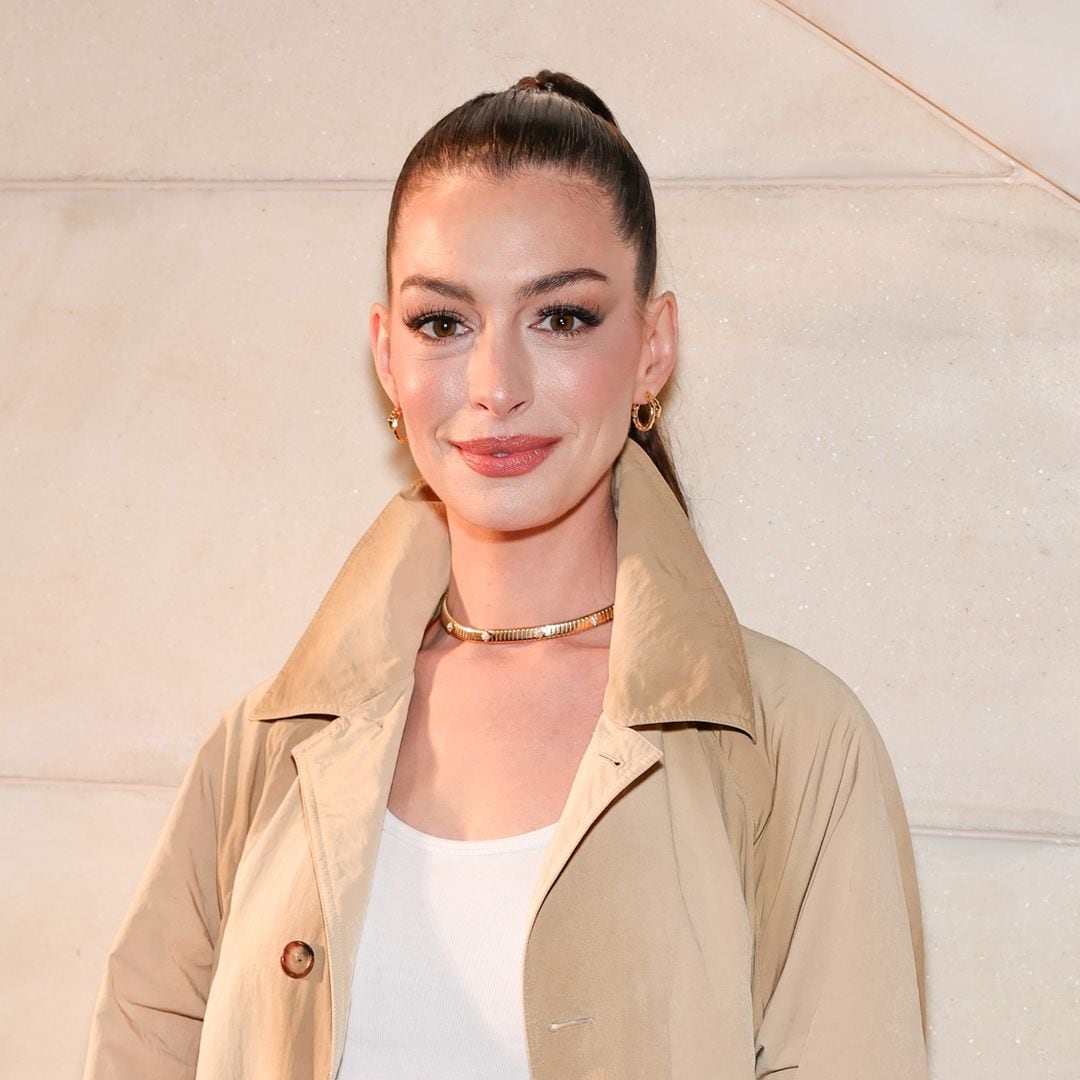 Anne Hathaway is 'arrested' at Sabrina Carpenter's show: 'You look like a princess'