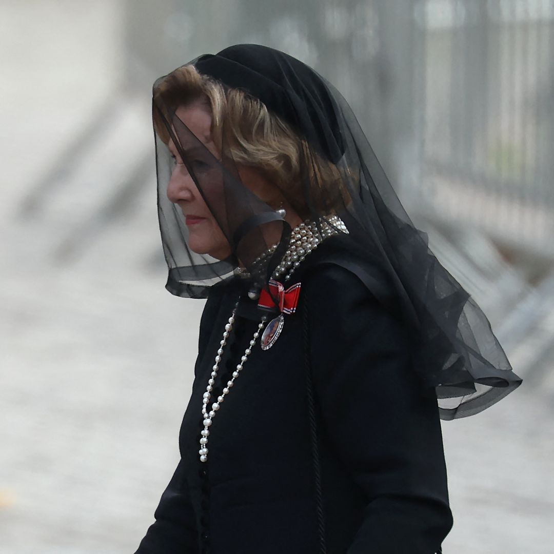 Queen Sonja’s heartbreaking farewell to King Harald: Her tears and Mette-Marit’s comforting support